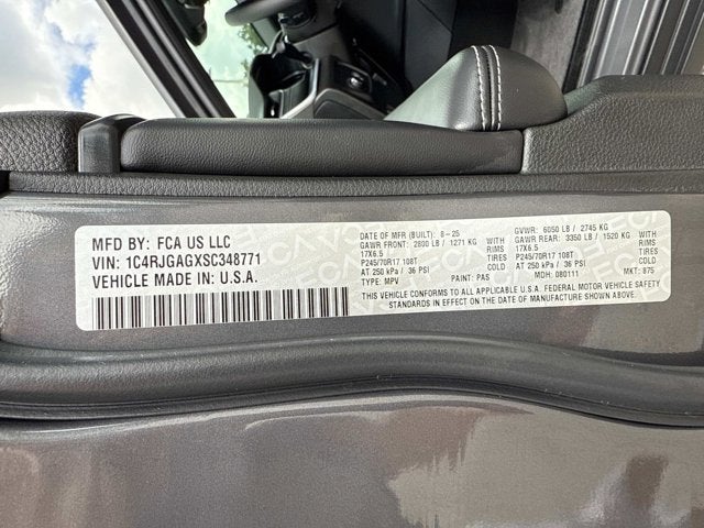 2025 Jeep Grand Cherokee Laredo