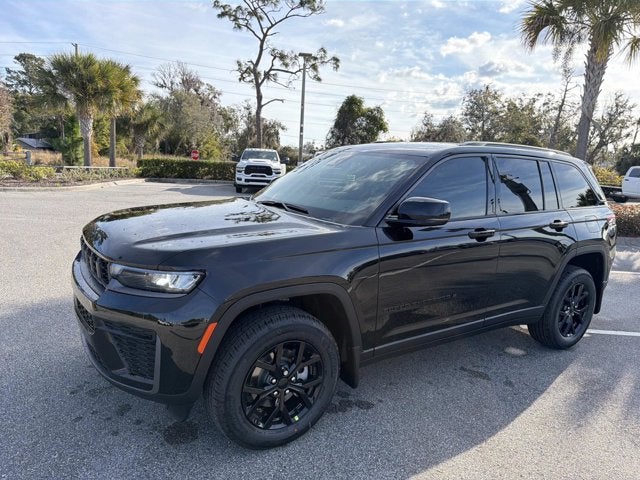 2026 Jeep Grand Cherokee Laredo Altitude