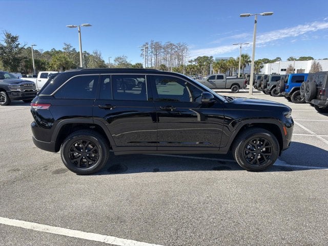 2026 Jeep Grand Cherokee Laredo Altitude