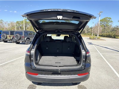 2026 Jeep Grand Cherokee Laredo Altitude