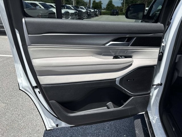 2026 Jeep Grand Wagoneer 4x2