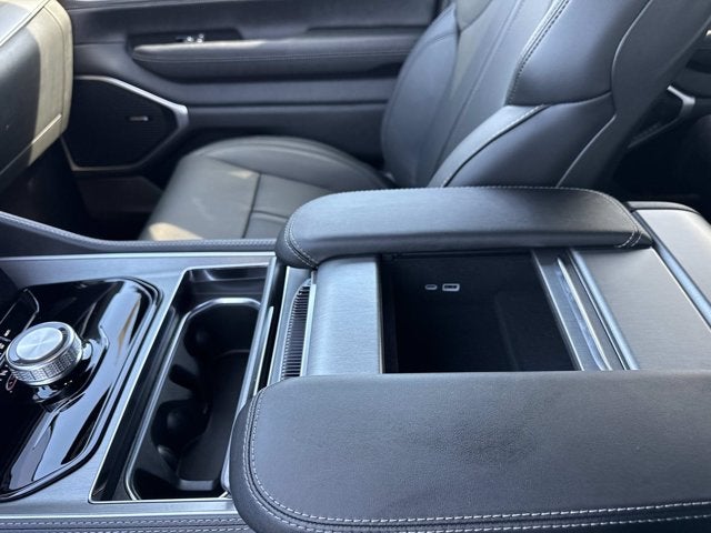 2026 Jeep Grand Wagoneer 4x2