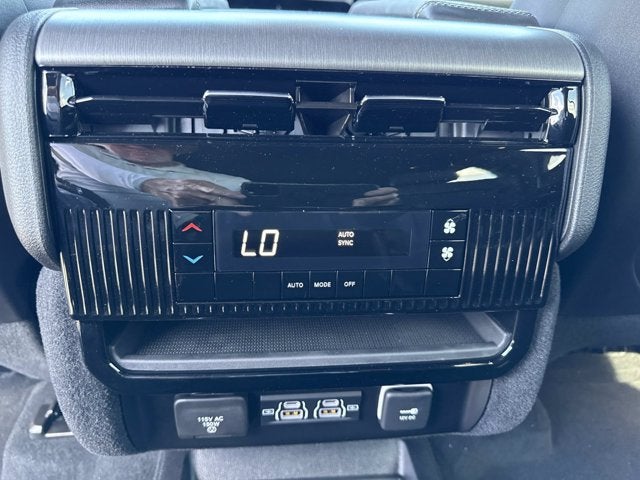 2026 Jeep Grand Wagoneer 4x2