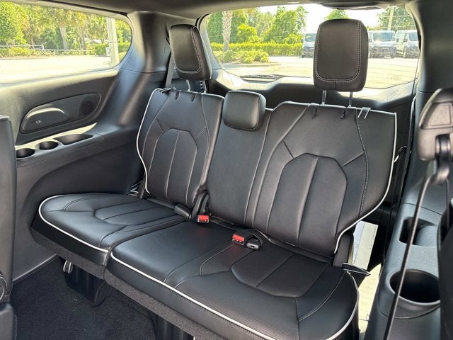 2027 Chrysler Pacifica Limited
