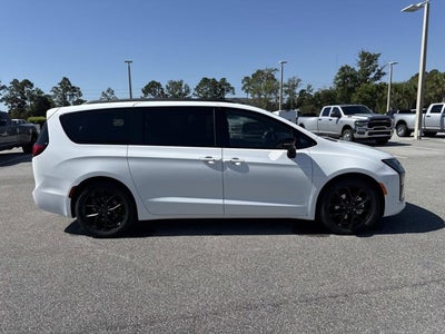 2027 Chrysler Pacifica Limited