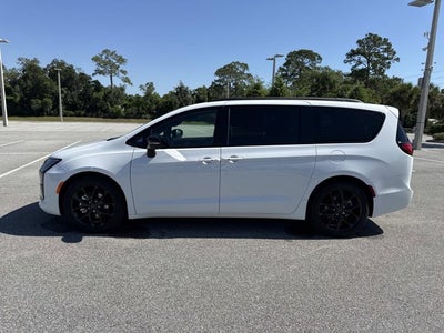 2027 Chrysler Pacifica Limited