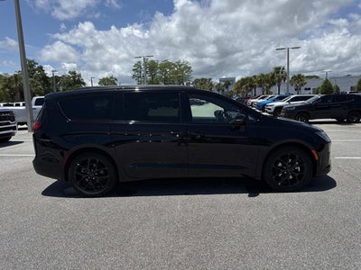 2027 Chrysler Pacifica Limited
