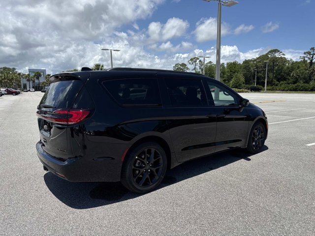 2027 Chrysler Pacifica Limited