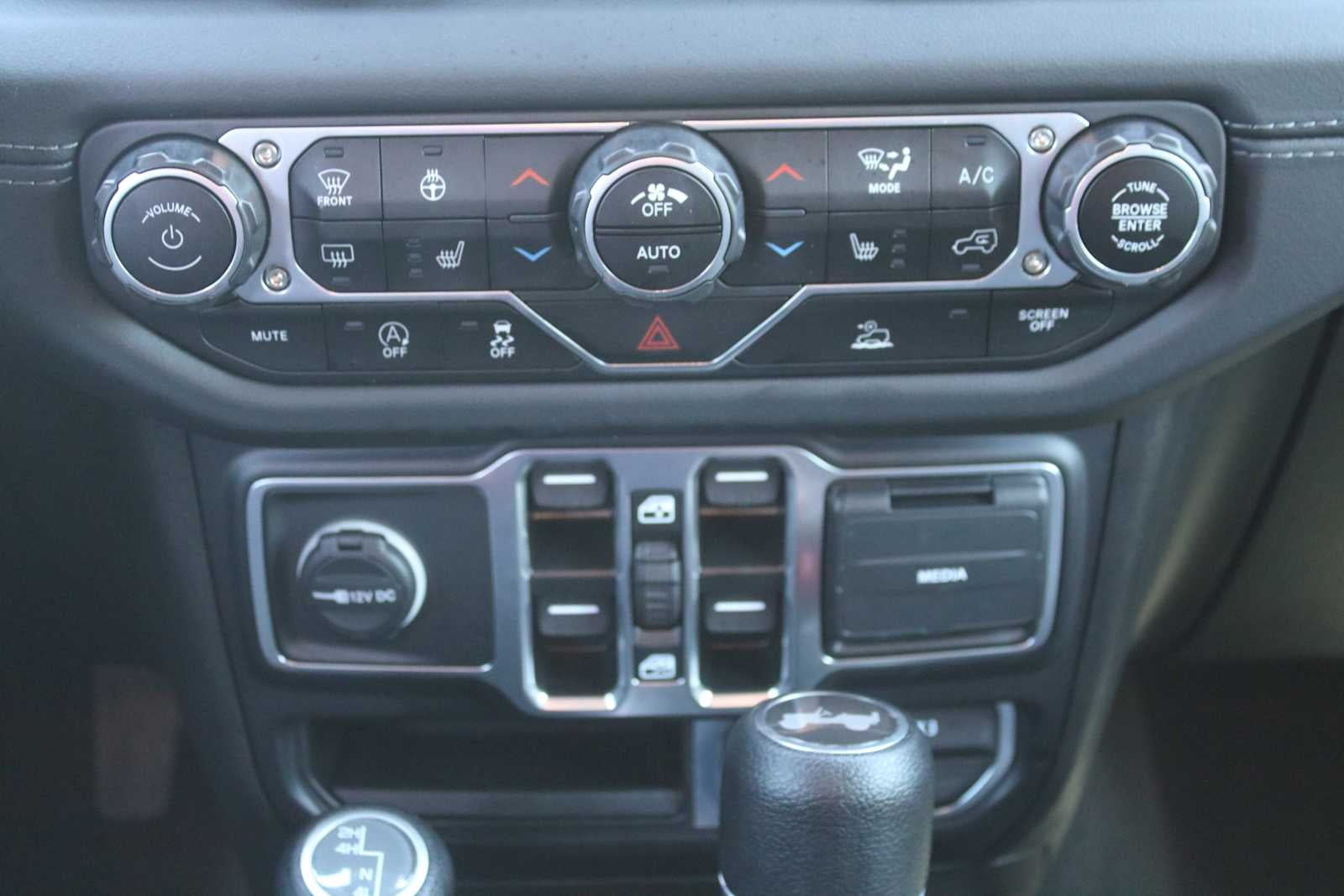 2024 Jeep Wrangler 4-Door Sahara 4x4