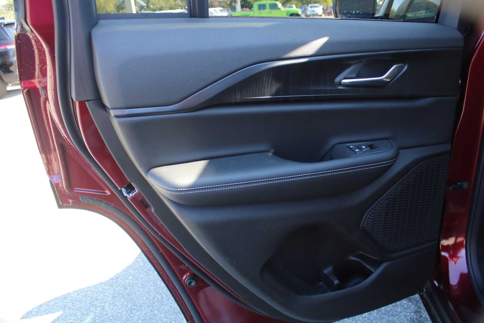 2025 Jeep Grand Cherokee GRAND CHEROKEE LAREDO X 4X2