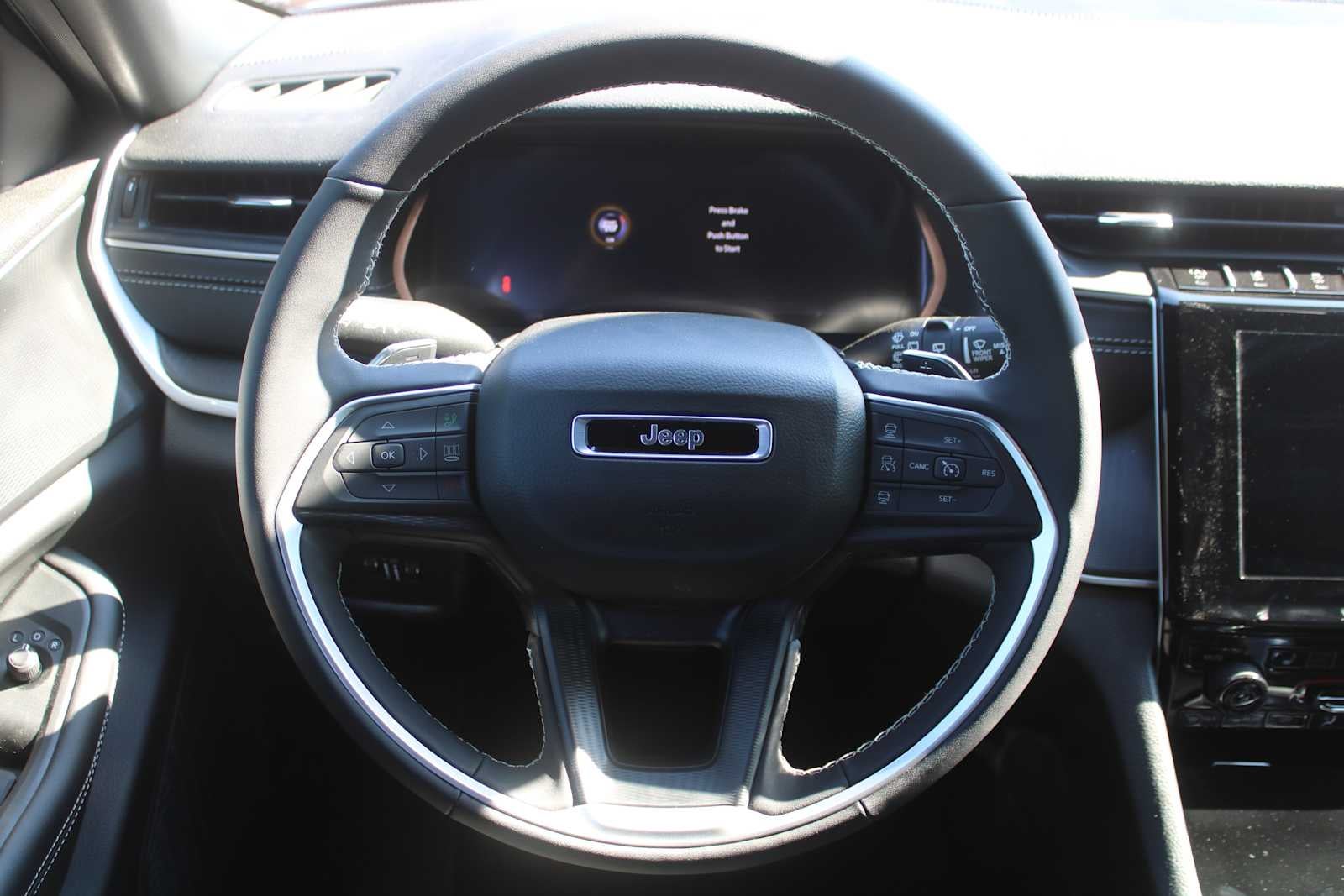 2025 Jeep Grand Cherokee GRAND CHEROKEE LAREDO X 4X2