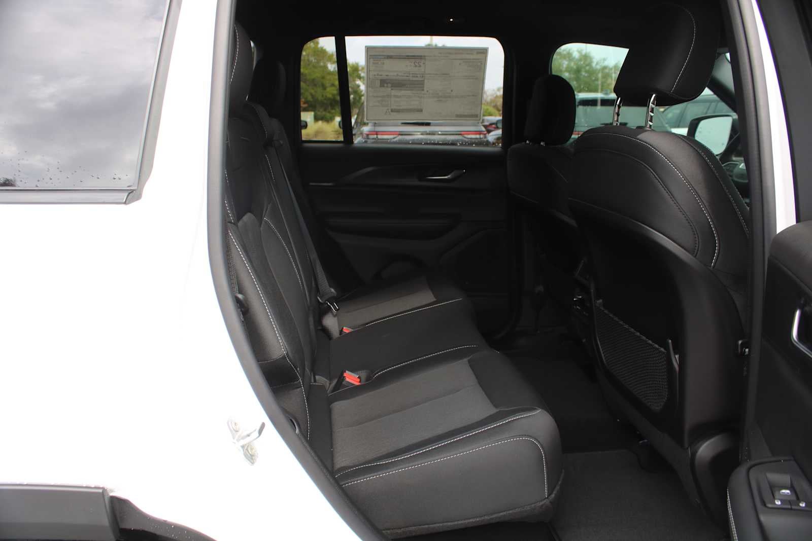 2025 Jeep Grand Cherokee GRAND CHEROKEE LAREDO X 4X2