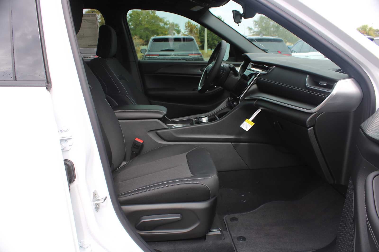 2025 Jeep Grand Cherokee GRAND CHEROKEE LAREDO X 4X2