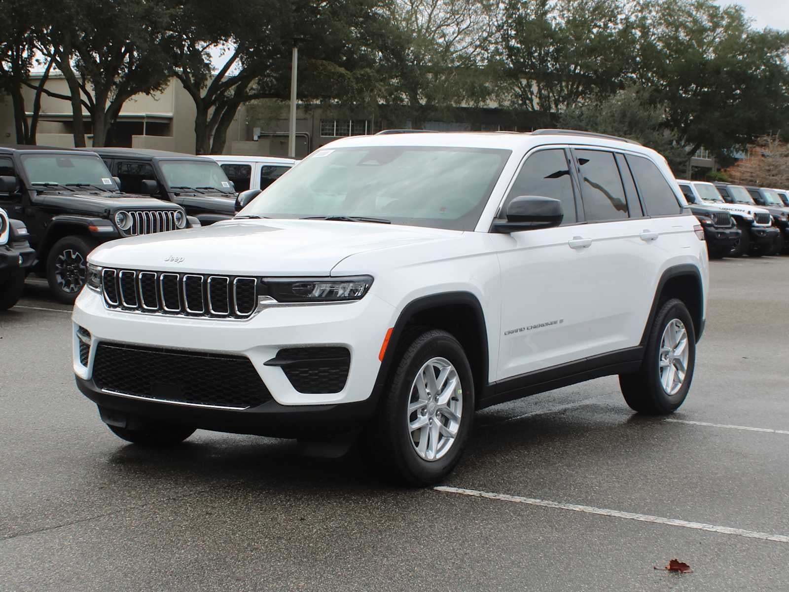 2025 Jeep Grand Cherokee GRAND CHEROKEE LAREDO X 4X2