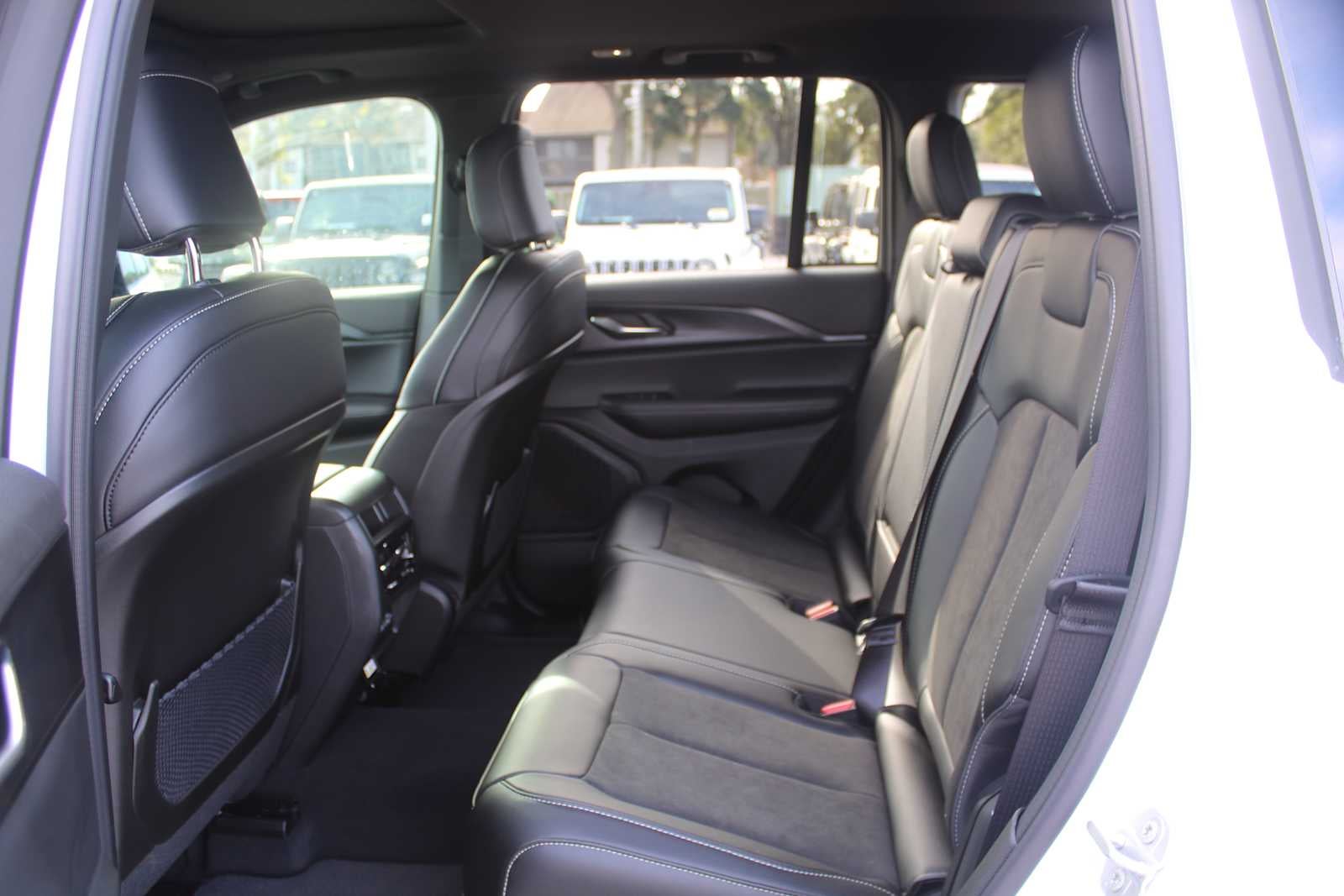 2025 Jeep Grand Cherokee GRAND CHEROKEE ALTITUDE X 4X2