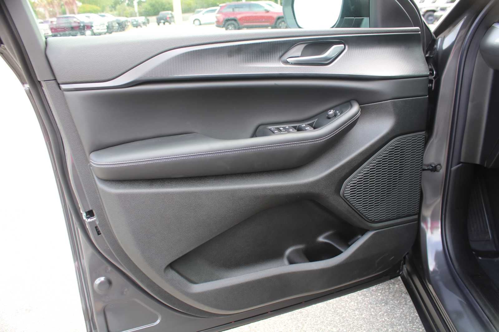 2026 Jeep Grand Cherokee GRAND CHEROKEE LAREDO X 4X2