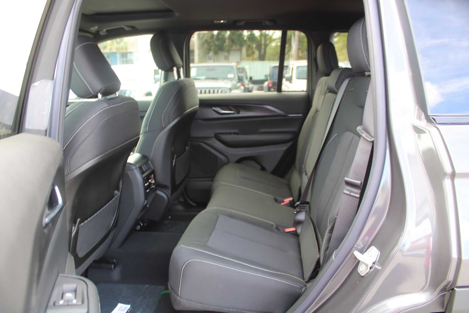 2026 Jeep Grand Cherokee GRAND CHEROKEE LAREDO X 4X2