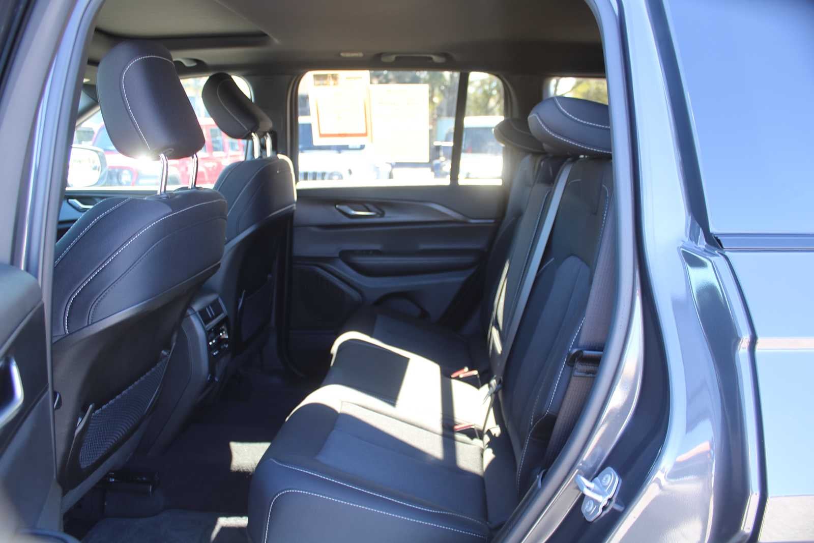 2025 Jeep Grand Cherokee Laredo X 4x2