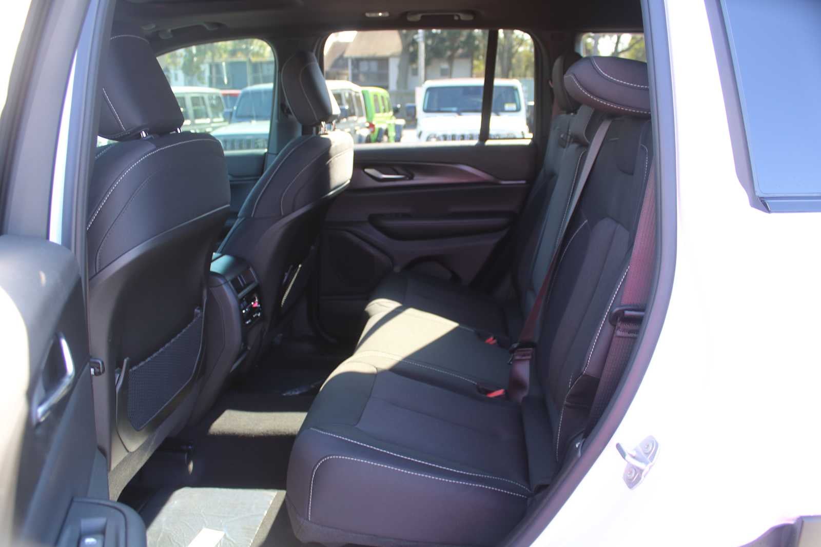 2025 Jeep Grand Cherokee GRAND CHEROKEE LAREDO X 4X2