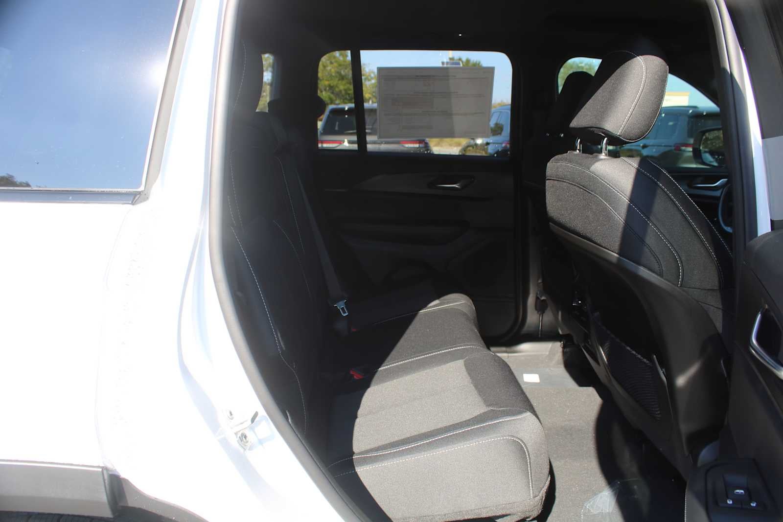 2025 Jeep Grand Cherokee GRAND CHEROKEE LAREDO X 4X2