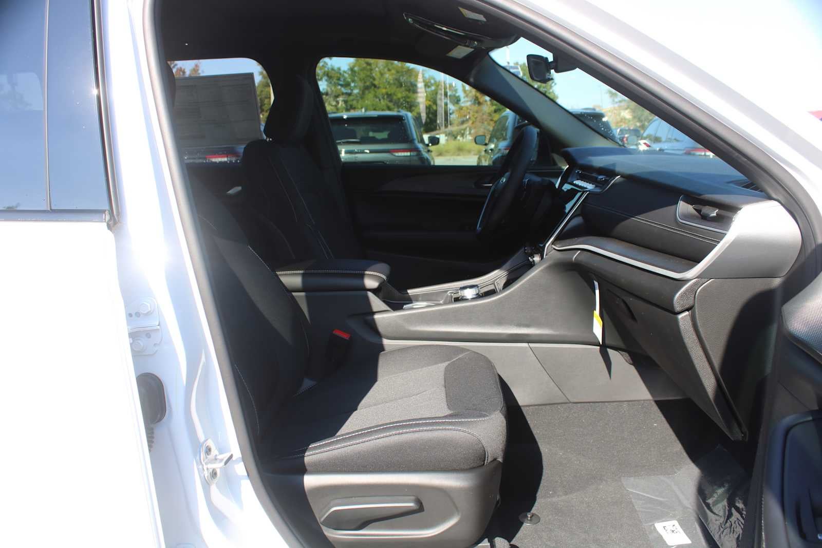 2025 Jeep Grand Cherokee GRAND CHEROKEE LAREDO X 4X2