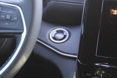 2025 Jeep Grand Cherokee GRAND CHEROKEE LAREDO X 4X2