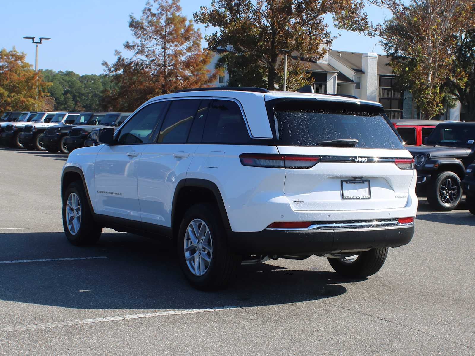 2025 Jeep Grand Cherokee GRAND CHEROKEE LAREDO X 4X2