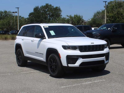 2026 Jeep Grand Cherokee Laredo Altitude