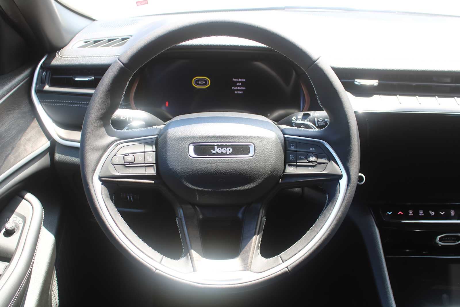 2026 Jeep Grand Cherokee Laredo Altitude
