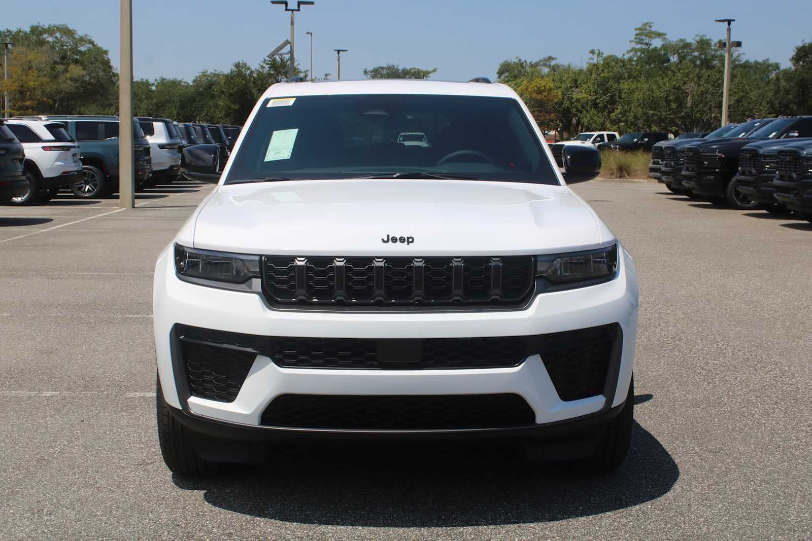 2026 Jeep Grand Cherokee Laredo Altitude
