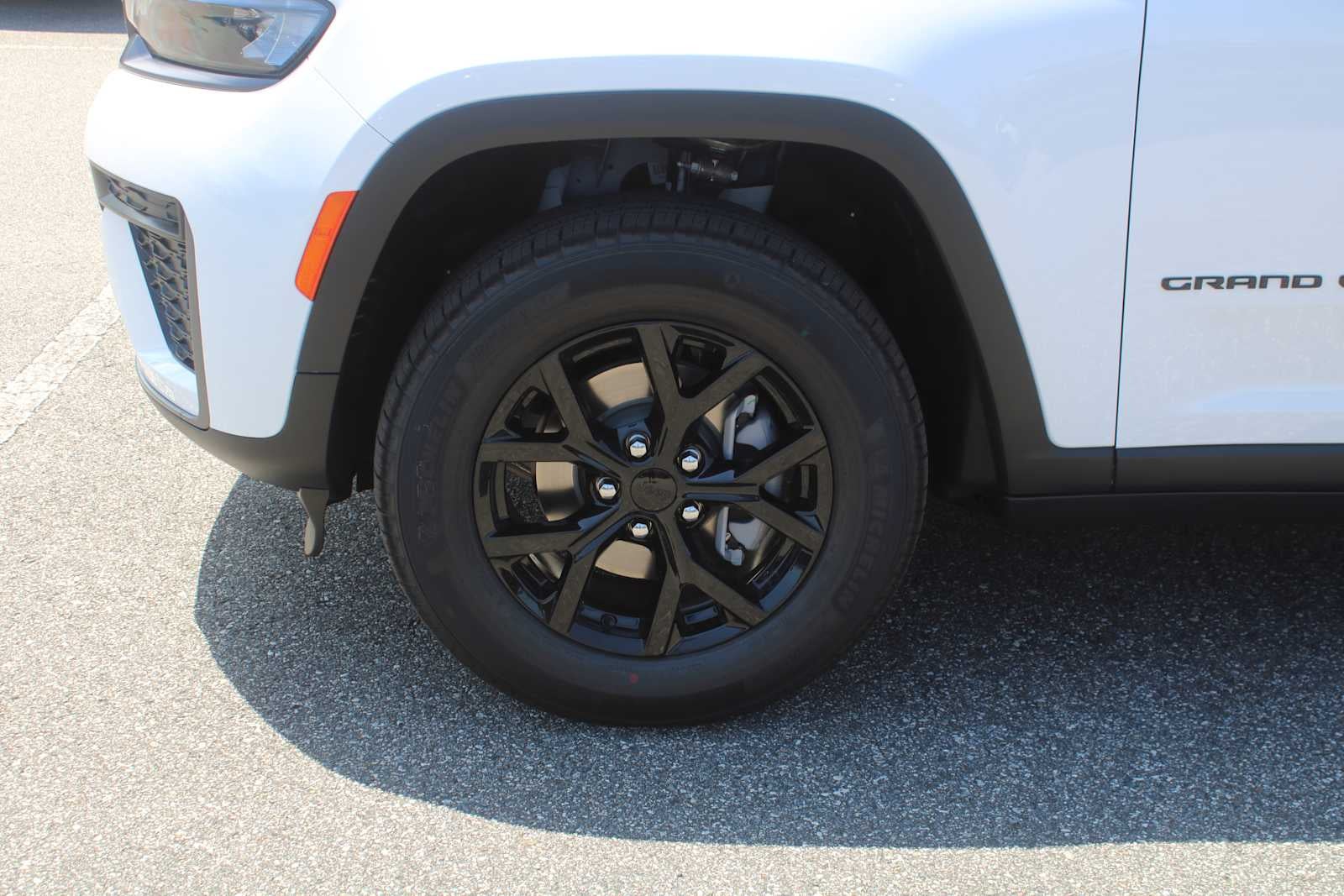 2026 Jeep Grand Cherokee Laredo Altitude
