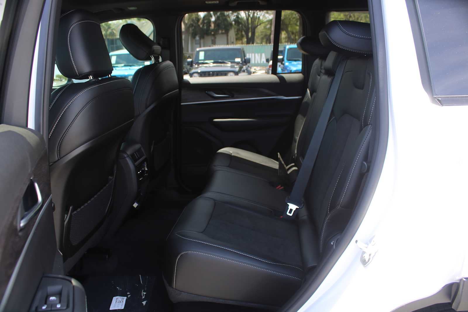 2026 Jeep Grand Cherokee Laredo Altitude