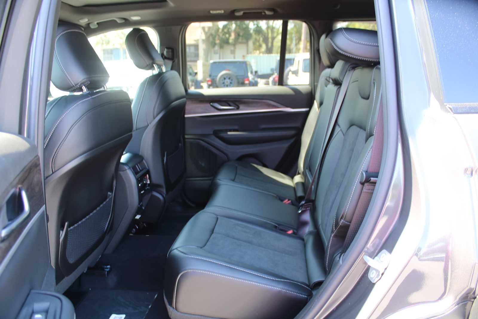 2026 Jeep Grand Cherokee GRAND CHEROKEE LAREDO ALTITUDE 4X2