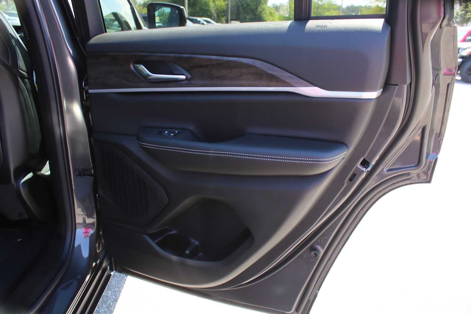 2026 Jeep Grand Cherokee GRAND CHEROKEE LAREDO ALTITUDE 4X2