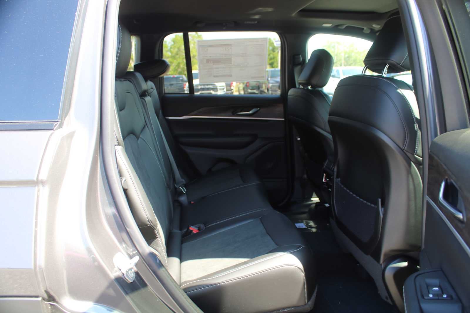 2026 Jeep Grand Cherokee GRAND CHEROKEE LAREDO ALTITUDE 4X2