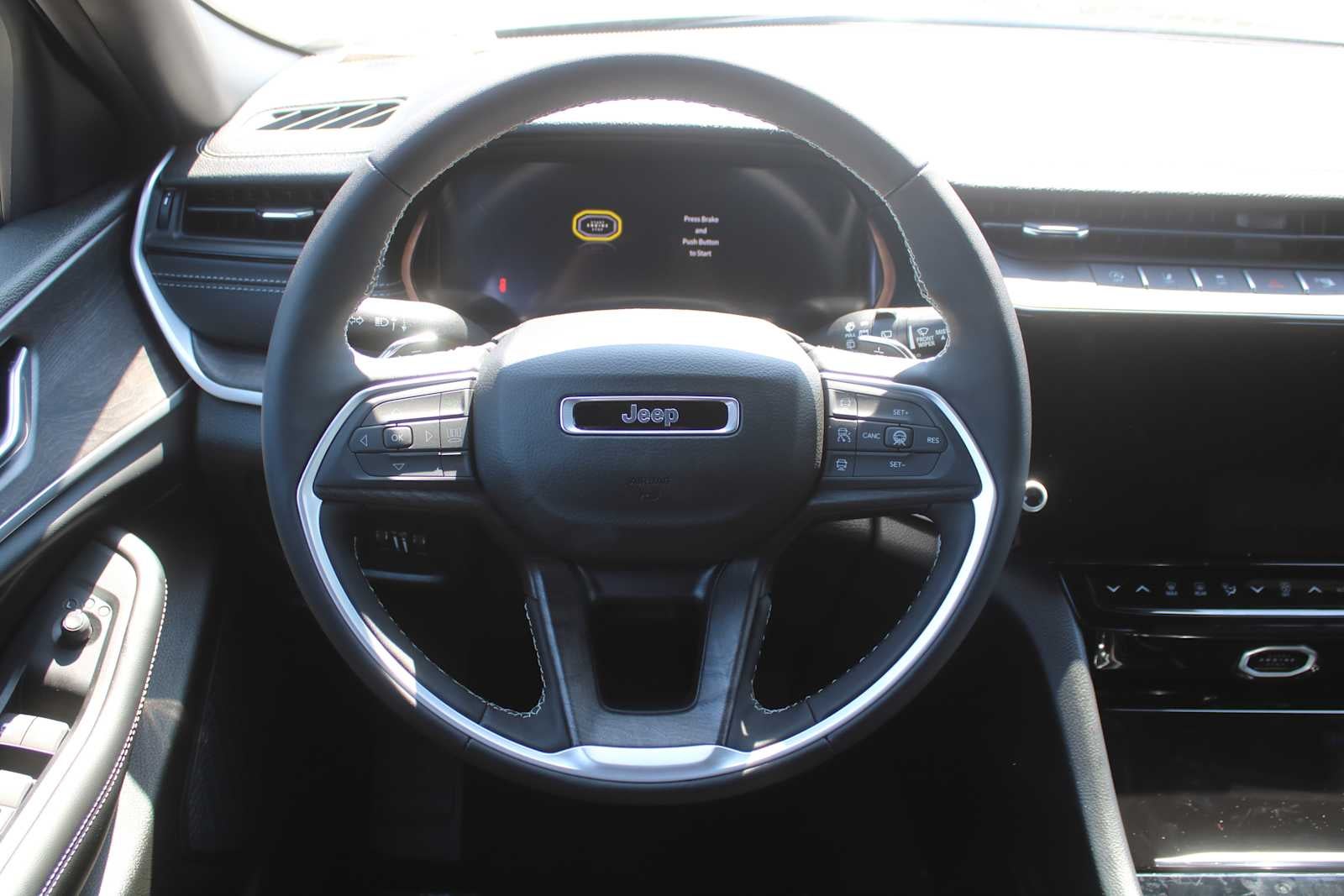 2026 Jeep Grand Cherokee GRAND CHEROKEE LAREDO ALTITUDE 4X2