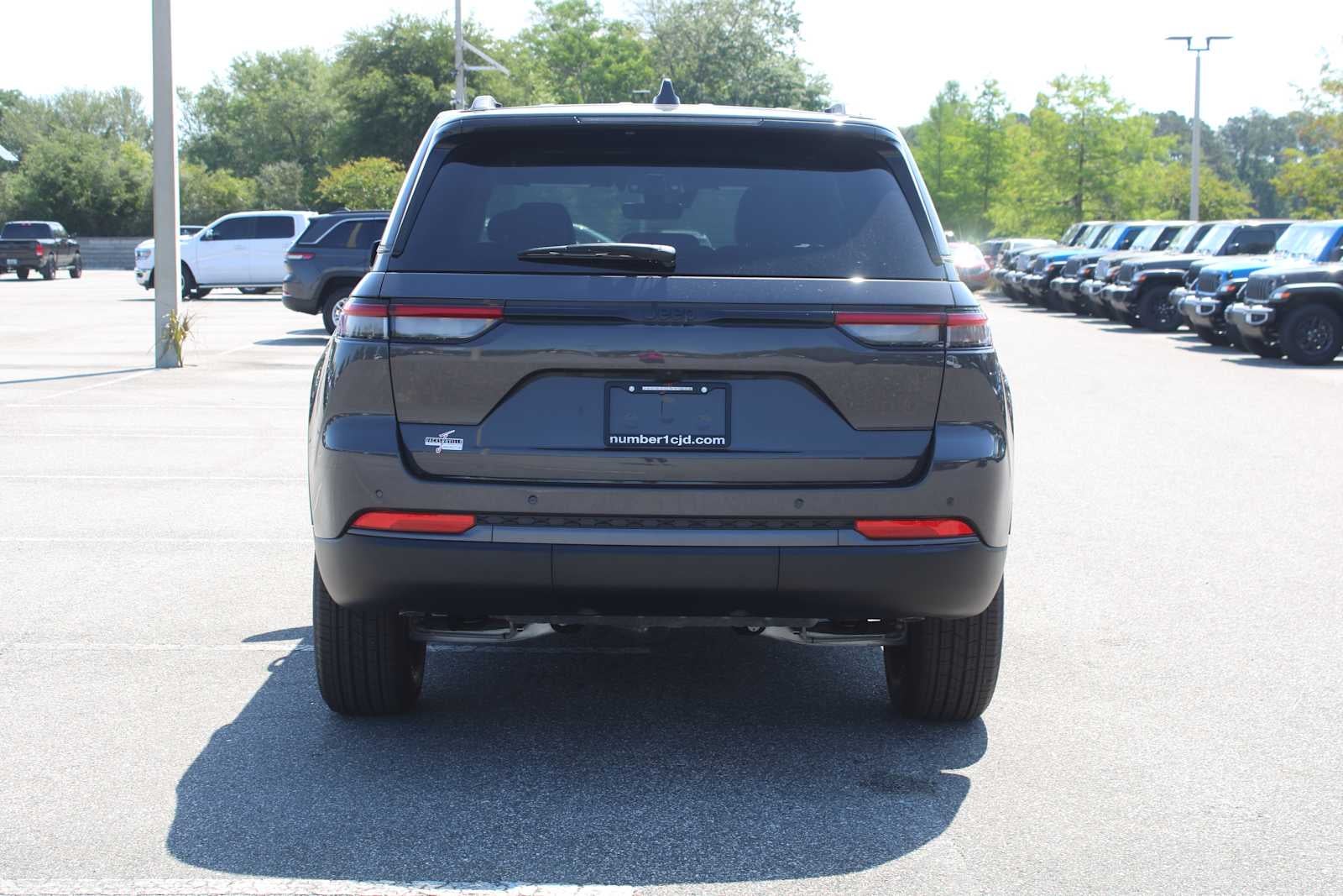 2026 Jeep Grand Cherokee GRAND CHEROKEE LAREDO ALTITUDE 4X2