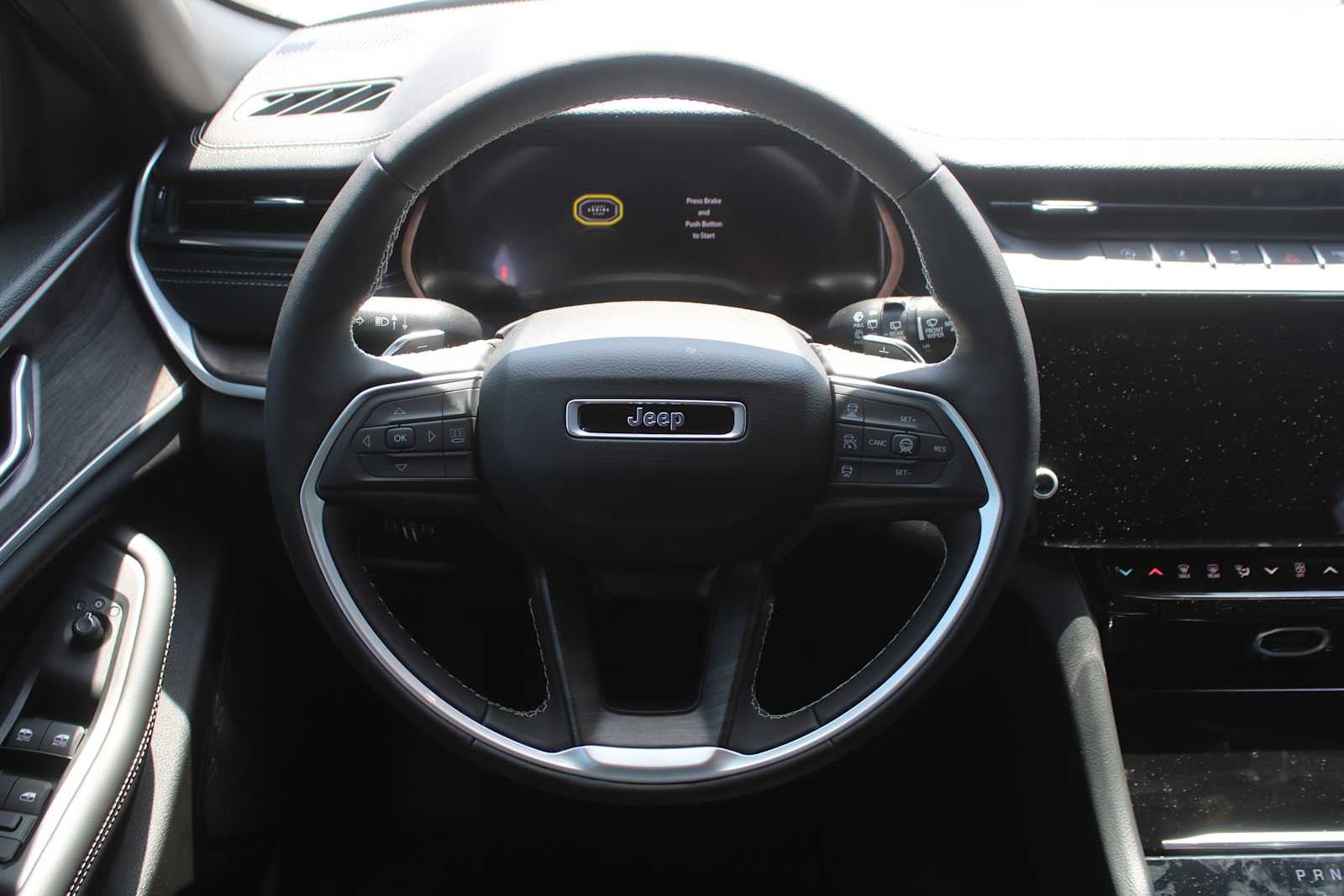 2026 Jeep Grand Cherokee Laredo Altitude