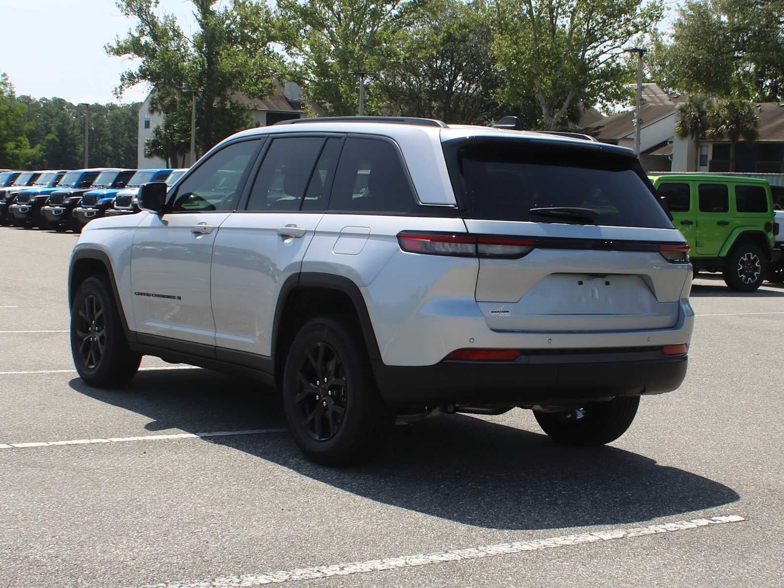 2026 Jeep Grand Cherokee Laredo Altitude