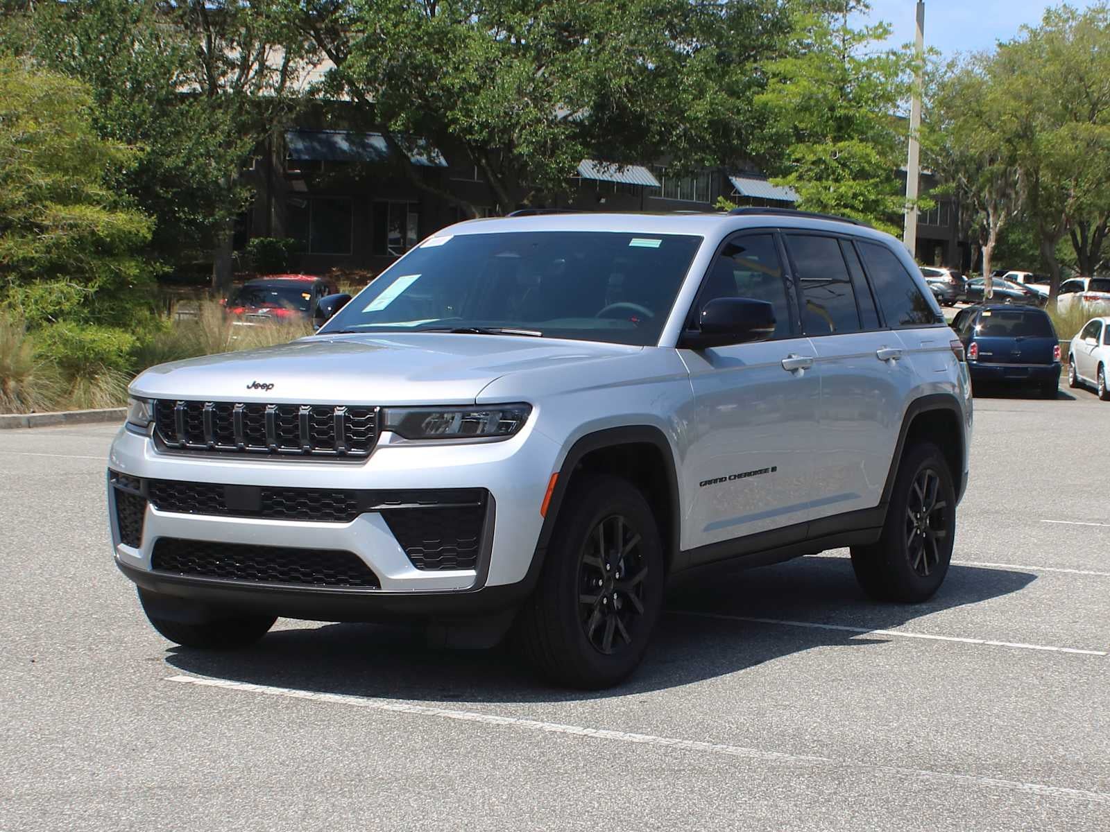 2026 Jeep Grand Cherokee Laredo Altitude