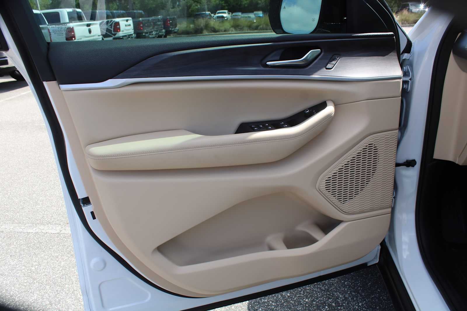 2025 Jeep Grand Cherokee Limited 4x2