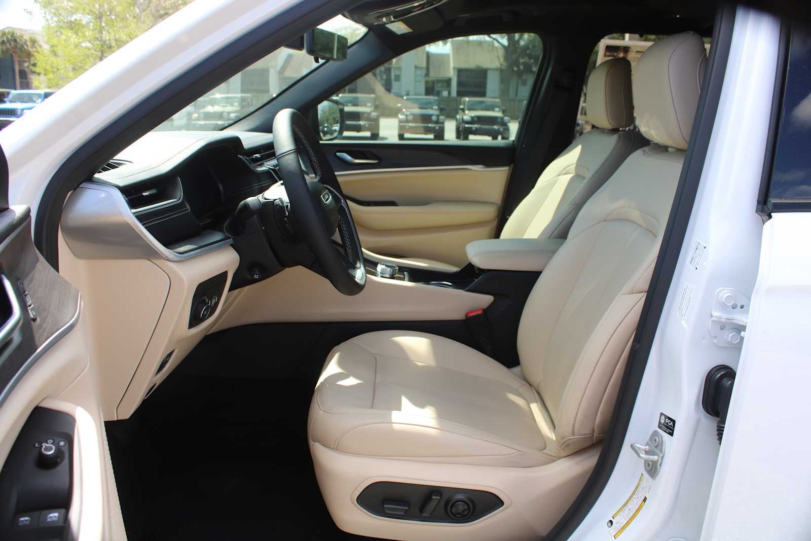 2025 Jeep Grand Cherokee Limited 4x2