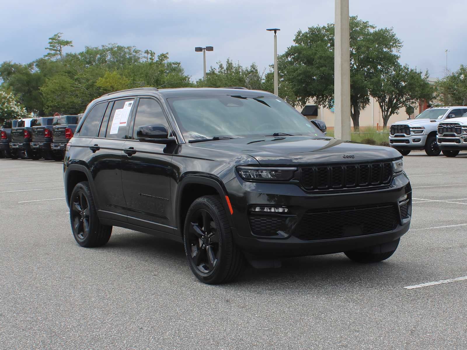 2024 Jeep Grand Cherokee Limited's photo