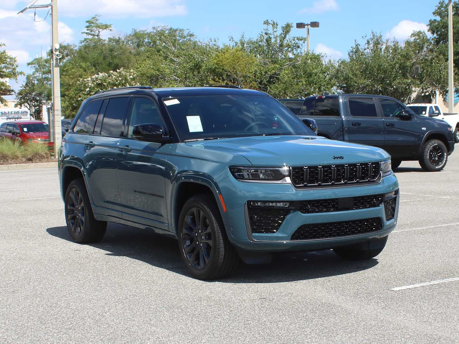2026 Jeep Grand Cherokee Limited Reserve 4x4's photo