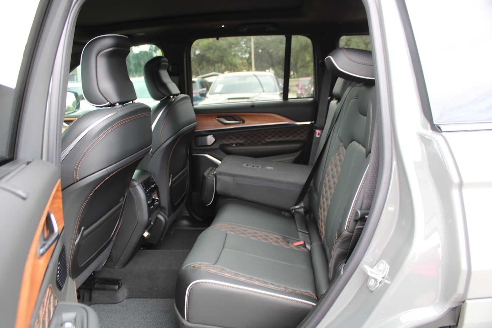 2027 Jeep Grand Cherokee Summit