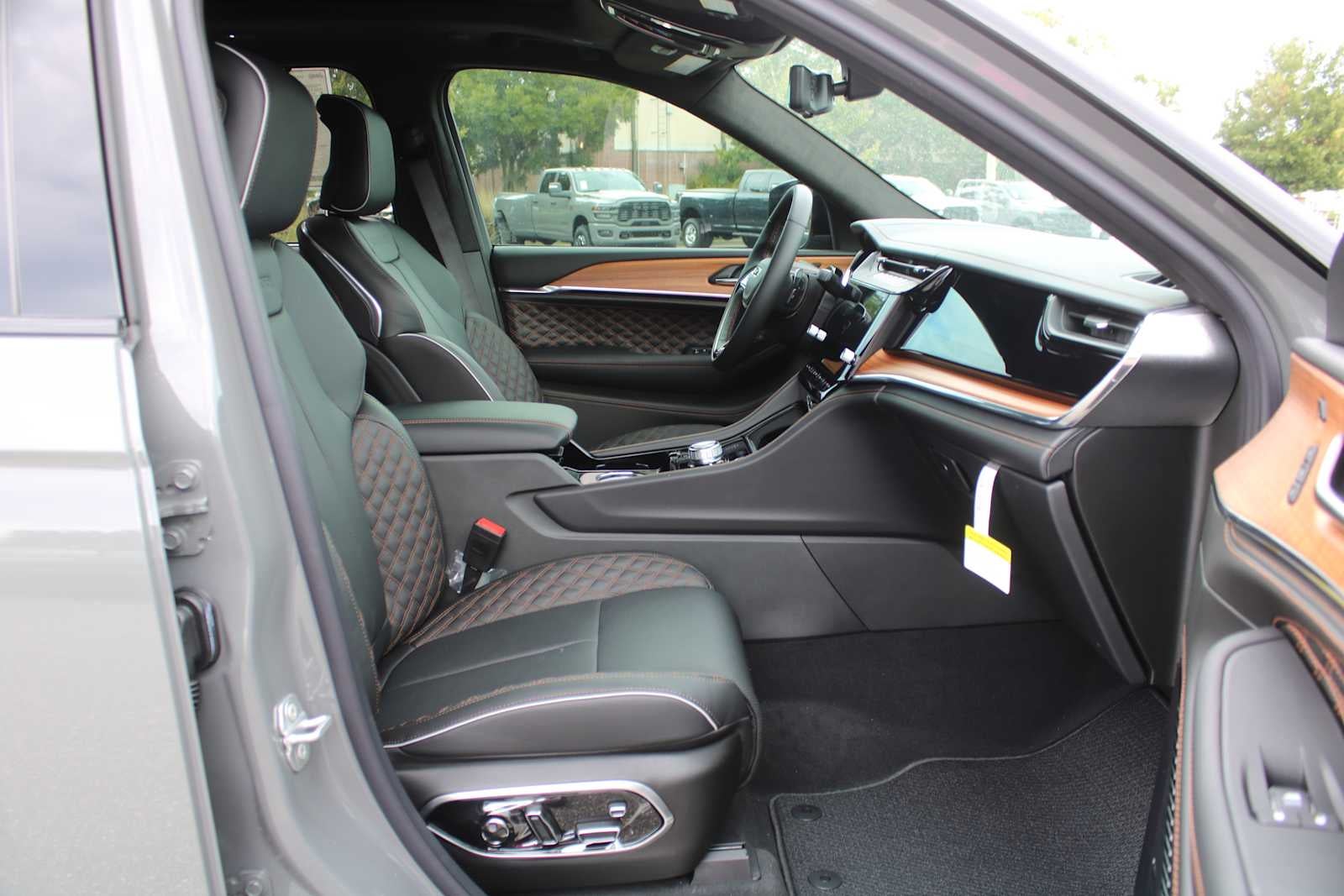 2027 Jeep Grand Cherokee Summit