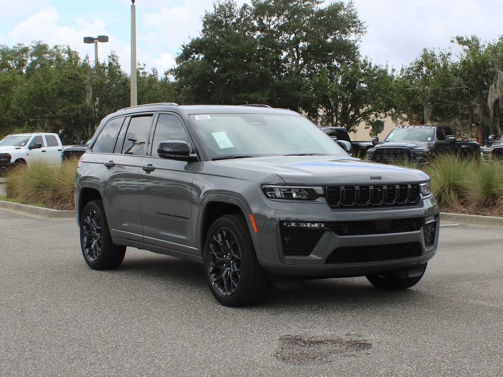 2027 Jeep Grand Cherokee Summit