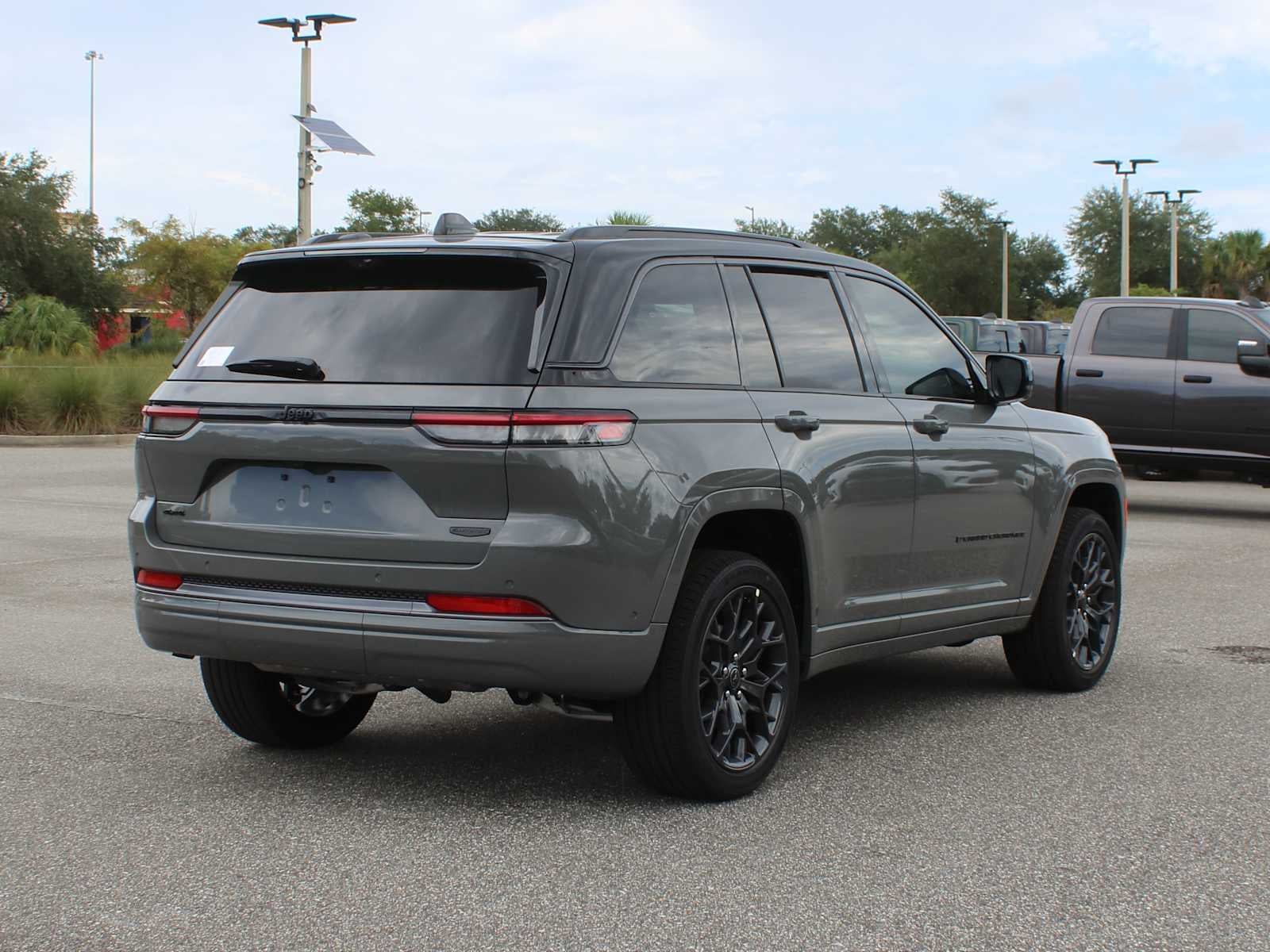 2027 Jeep Grand Cherokee Summit