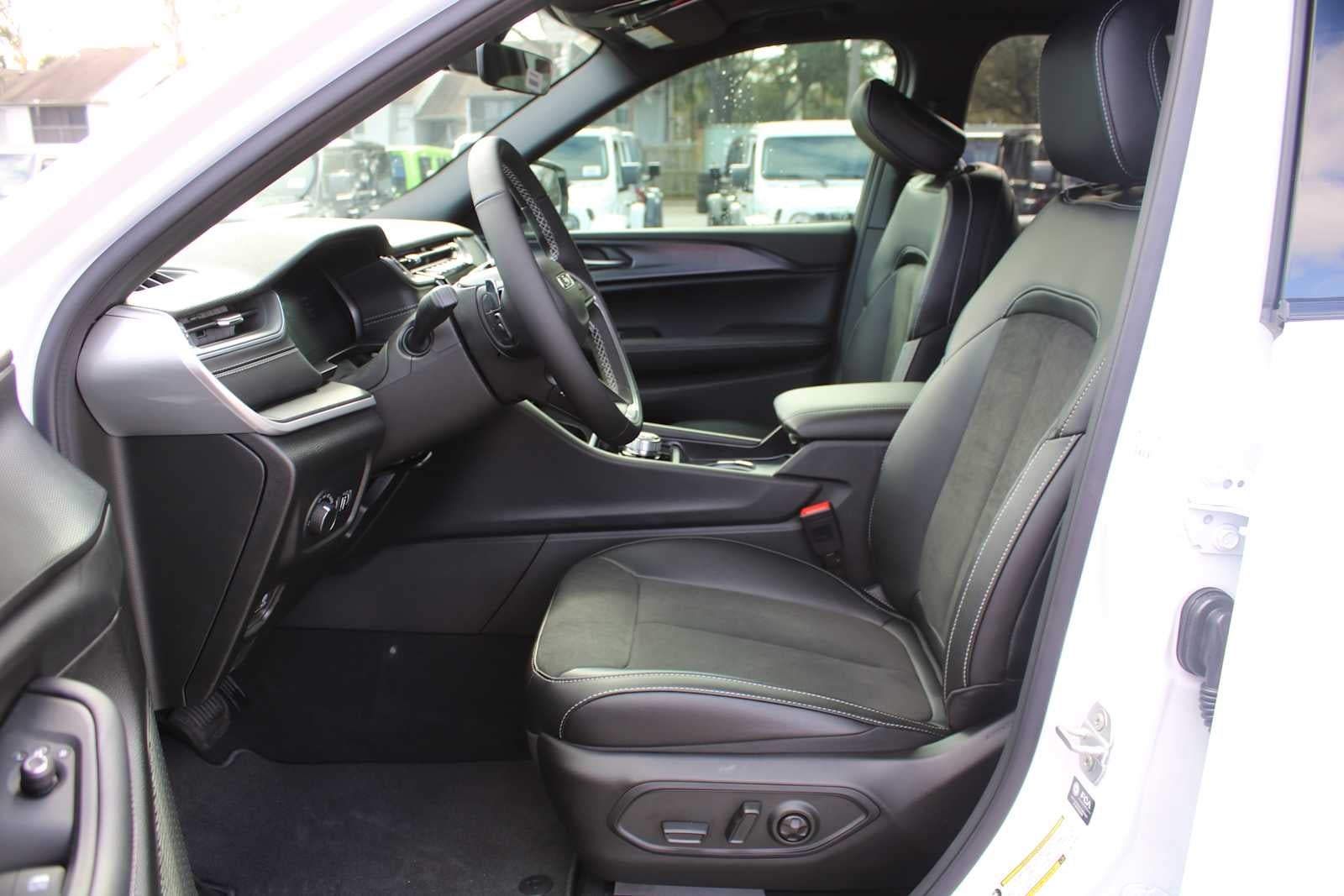 2025 Jeep Grand Cherokee GRAND CHEROKEE L ALTITUDE X 4X2