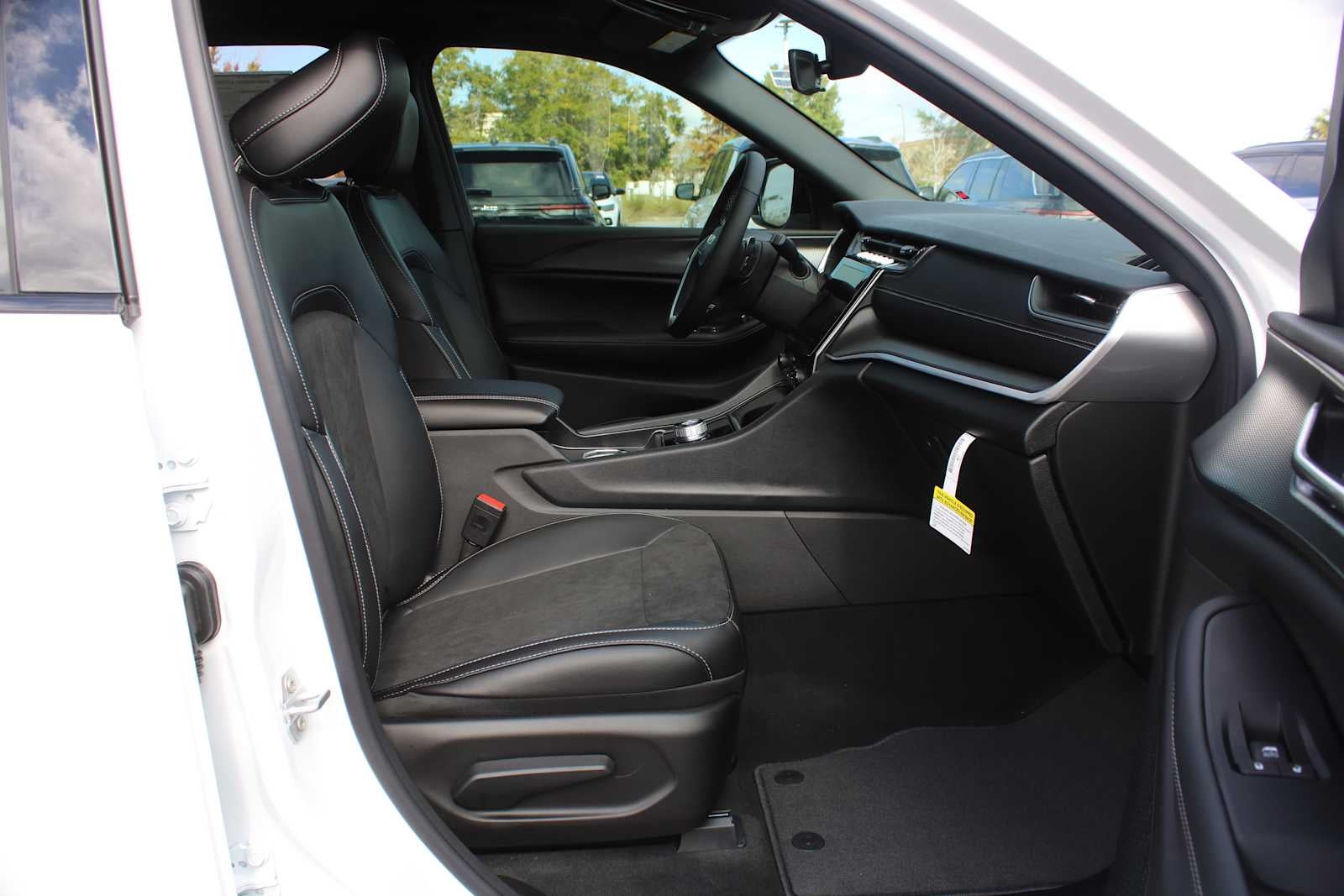 2025 Jeep Grand Cherokee GRAND CHEROKEE L ALTITUDE X 4X2